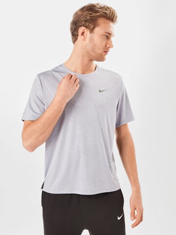 NIKETehnička sportska majica 'Miler Run Division' - siva boja: prednji dio