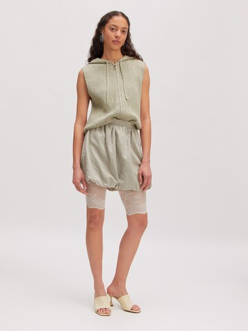 EDITED Kamizelka z dzianiny 'Velma' w kolorze zielony