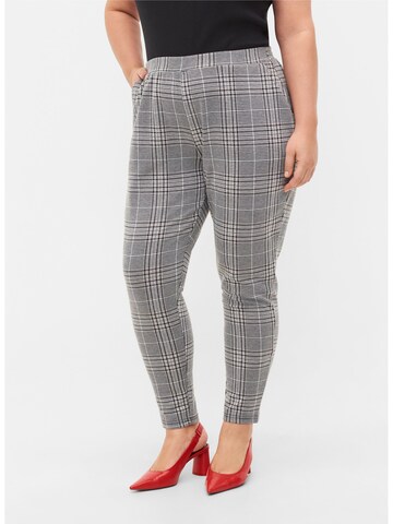 Effilé Pantalon 'MADDISON' Zizzi en gris : devant