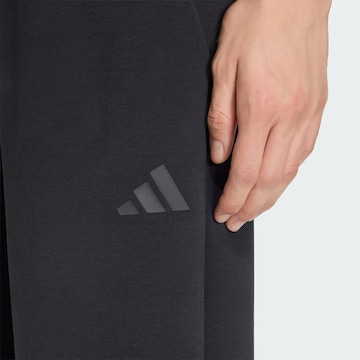 ADIDAS SPORTSWEAR Широка кройка Спортен панталон в черно