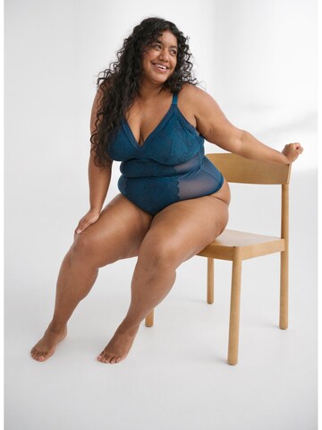 Shirtbody 'Rachel' Devoted by Zizzi en bleu