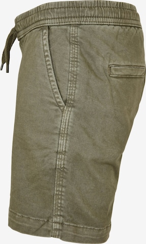 Urban Classics Regular Pants in Green