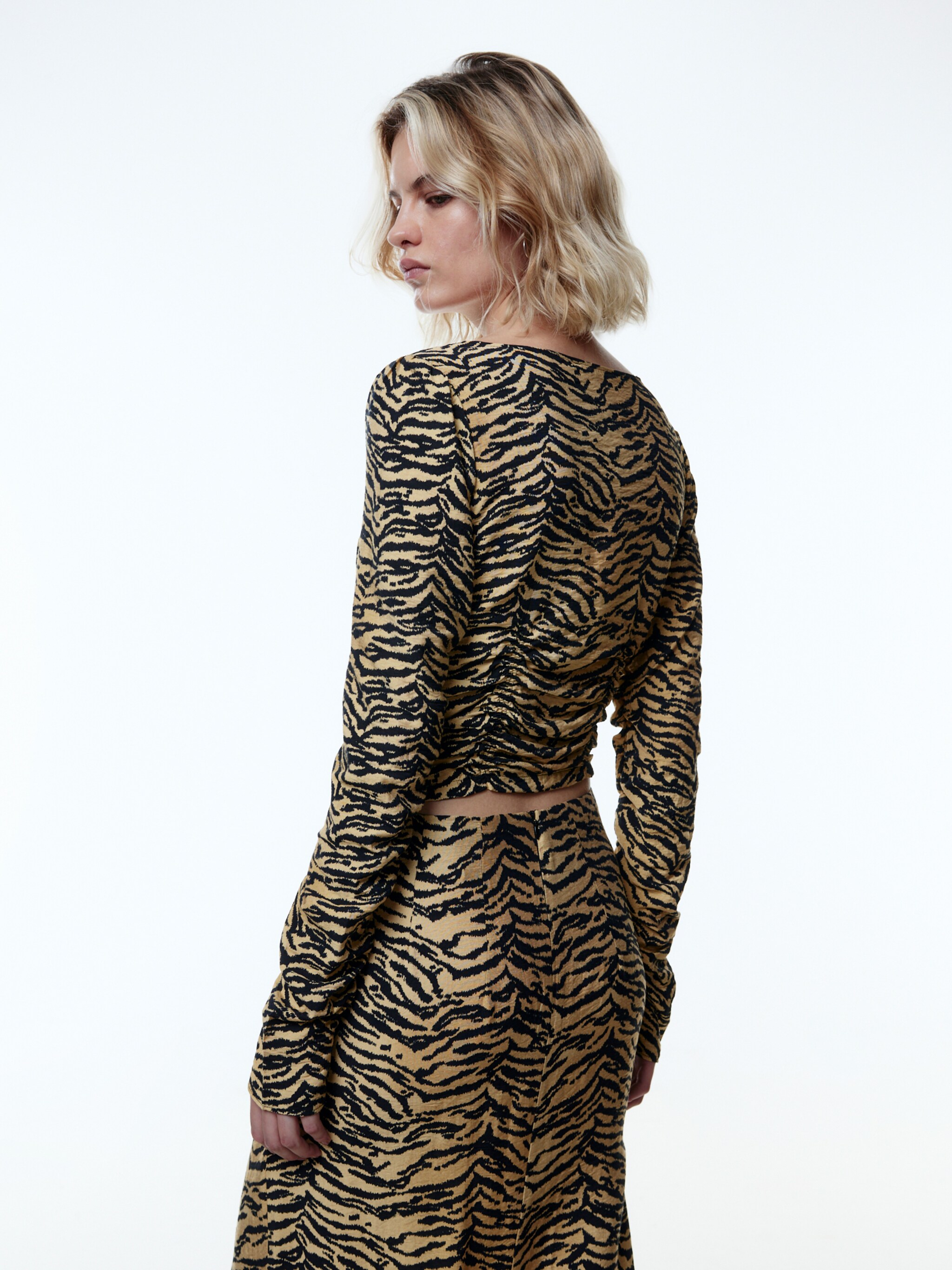 EDITED Producten Shirt 'Giorgina' Bruin