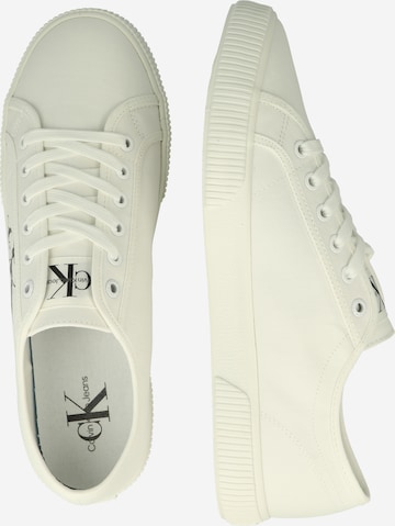 Baskets basses 'ESSENTIAL VULCANIZED 1' Calvin Klein Jeans en blanc