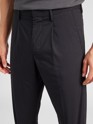 NN07 Tapered Pleat-Front Pants 'Bill 1680' in Black