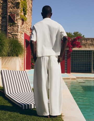 Bershka Wide leg Byxa i vit