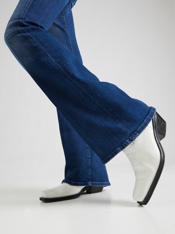 MOTHER Bootcut Jeans in Blau