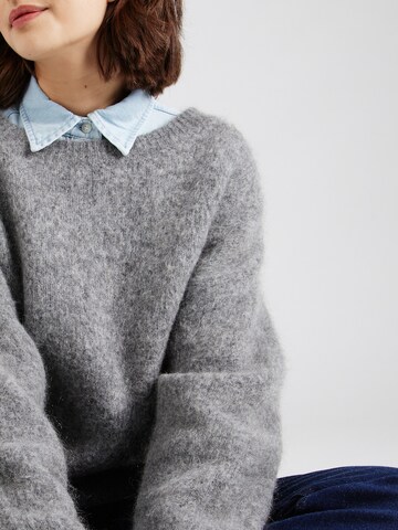 Daahls by Emma Roberts exclusively for ABOUT YOU Свитер 'Finja' в Серый