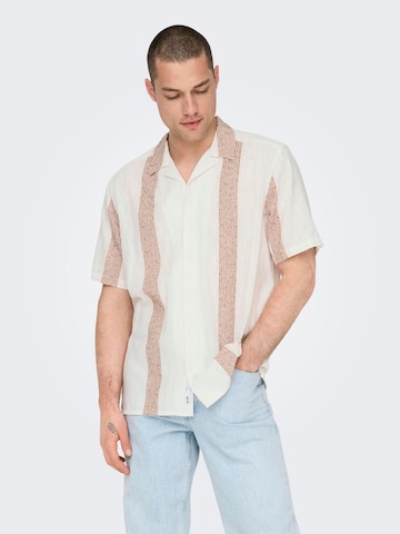 Coupe regular Chemise 'AVI' Only & Sons en blanc : devant