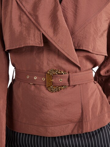 Versace Jeans Couture Демисезонная куртка в Коричневый