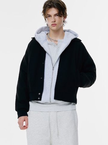 Pull&BearPrijelazna jakna - crna boja: prednji dio