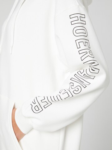 Hoermanseder x About You - Sweatshirt 'Maxi' em branco