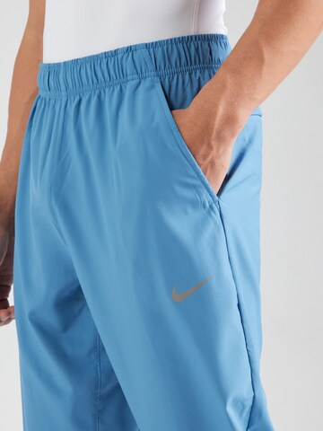NIKE Zwężany krój Spodnie sportowe 'FORM' w kolorze niebieski