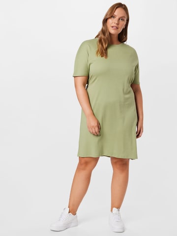 NU-IN Plus فستان بلون أخضر: الأمام