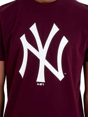 T-Shirt 'Camiseta new era granate yankees nos mlb regular tee neyyan mrnwhi' NEW ERA en rouge