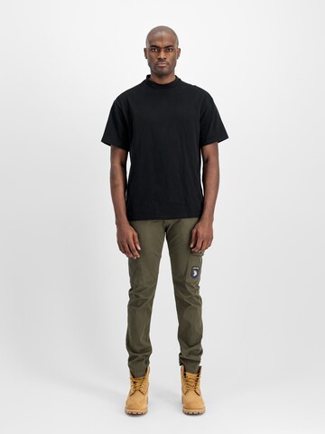 ALPHA INDUSTRIES - Tapered Pantalón cargo 'Petrol Patch' en verde: frente