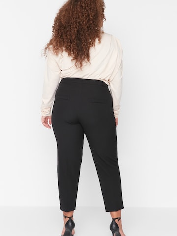 Tapered Pantaloni di Trendyol Curve in nero