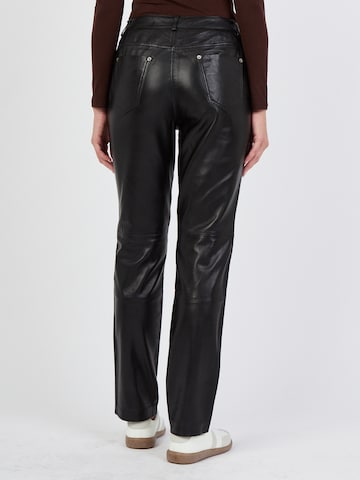 JCC Regular Broek in Zwart