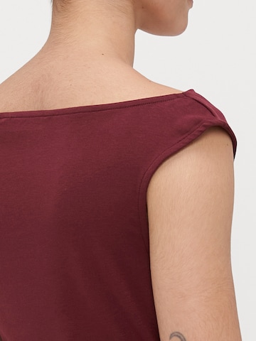 Vero Moda Petite - Camiseta en rojo