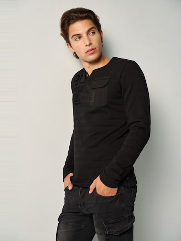 KOROSHI Bluser & t-shirts i sort