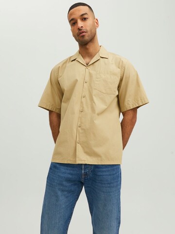 R.D.D. ROYAL DENIM DIVISION Regular fit Button Up Shirt in Beige: front
