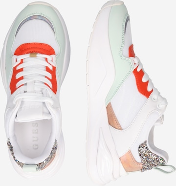 Sneaker low 'Bestie3' de la GUESS pe verde