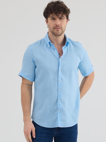 7Camicie Slim fit Zakelijk overhemd 'Leonardo Sport Linen Man Shirt Short Sleeve Light Blue' in Blauw