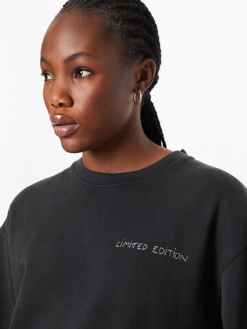 Maison Labiche Sweatshirt 'LEDRU' in Grey