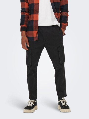 Effilé Pantalon cargo 'Rod' Only & Sons en noir : devant