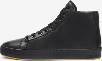 Sneaker alta di Kazar in nero: frontale