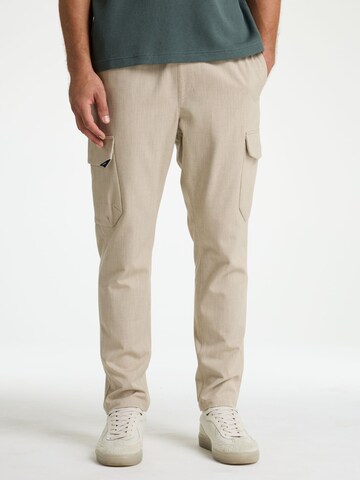 CHASIN' Regular Cargobroek in Beige: voorkant