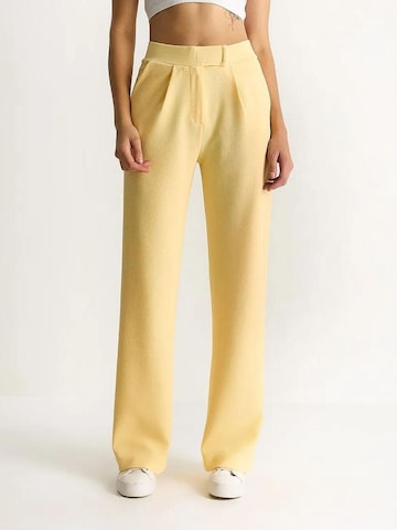 Loosefit Pantalon à pince Bianco Lucci en jaune : devant