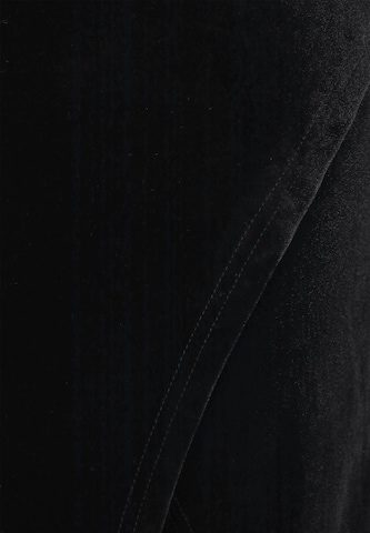 faina Rok in Zwart