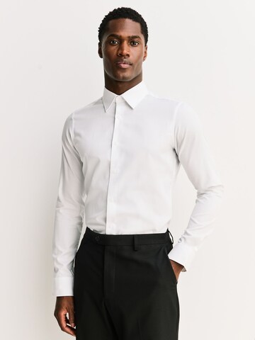 Next Slim Fit Hemd in Weiß: Vorderseite