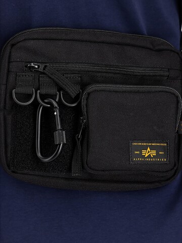 ALPHA INDUSTRIES - Mala de ombro 'Utility' em preto