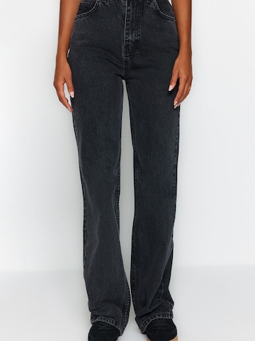 Trendyol Regular Jeans in Grey