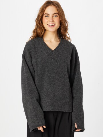 WEEKDAY Sweater 'Ergo' in Grey: front