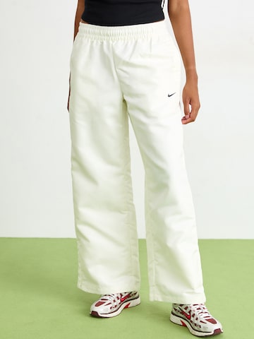 Nike Sportswear Wide leg Broek in Wit: voorkant