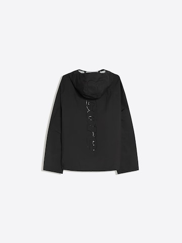 Bershka Přechodná bunda – černá