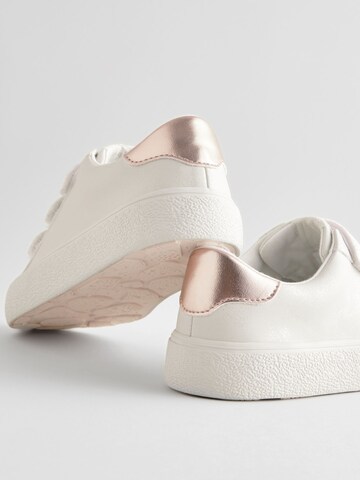 Baskets Next en blanc