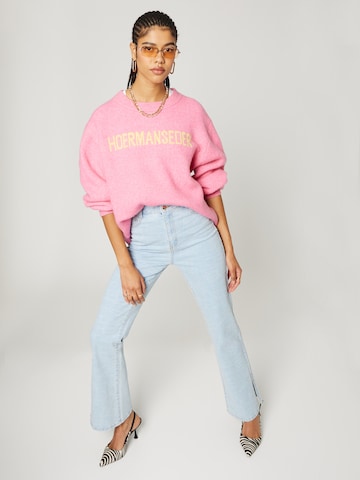 Hoermanseder x About You Sweater 'Carolin ' in Pink