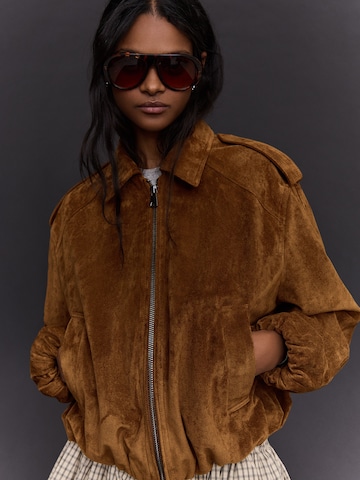 Bershka Overgangsjakke i brun: forside