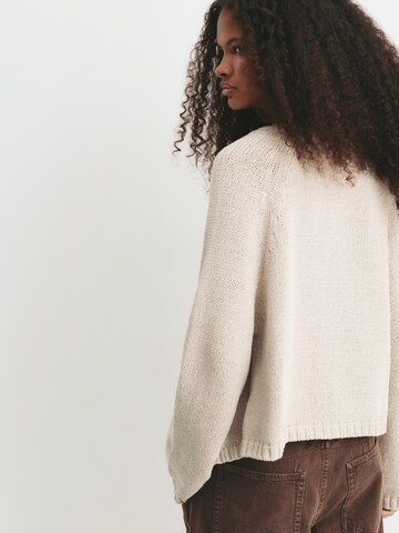 Pull&Bear Strickjacke in Beige