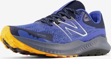 Chaussure de course 'DynaSoft Nitrel V5' new balance en bleu : devant