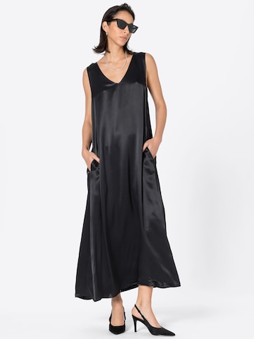 minimum فستان 'LESTA' بلون أسود