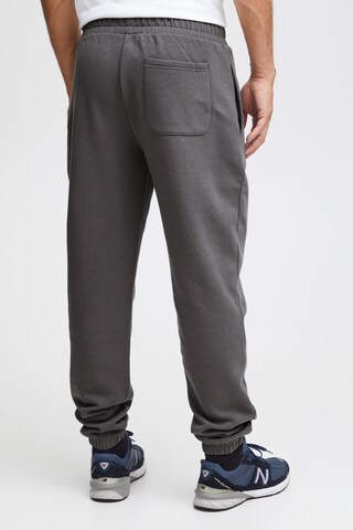 !Solid Tapered Pants 'Hanso' in Grey