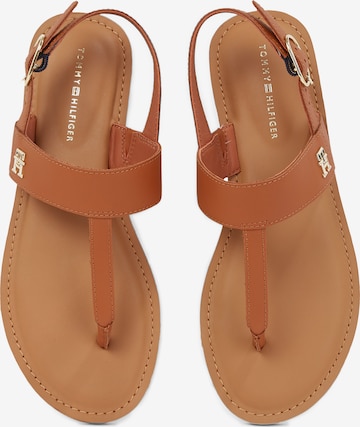 TOMMY HILFIGER Sandalias de dedo en Camelo ABOUT YOU