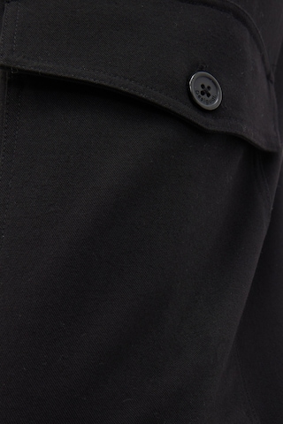 Desigual Regularen Kargo hlače | črna barva