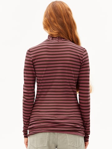 T-shirt 'GRAZILIANAA' ARMEDANGELS en marron : derrière