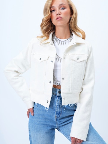 Trend Alaçatı Stili Φθινοπωρινό και ανοιξιάτικο μπουφάν σε μπεζ